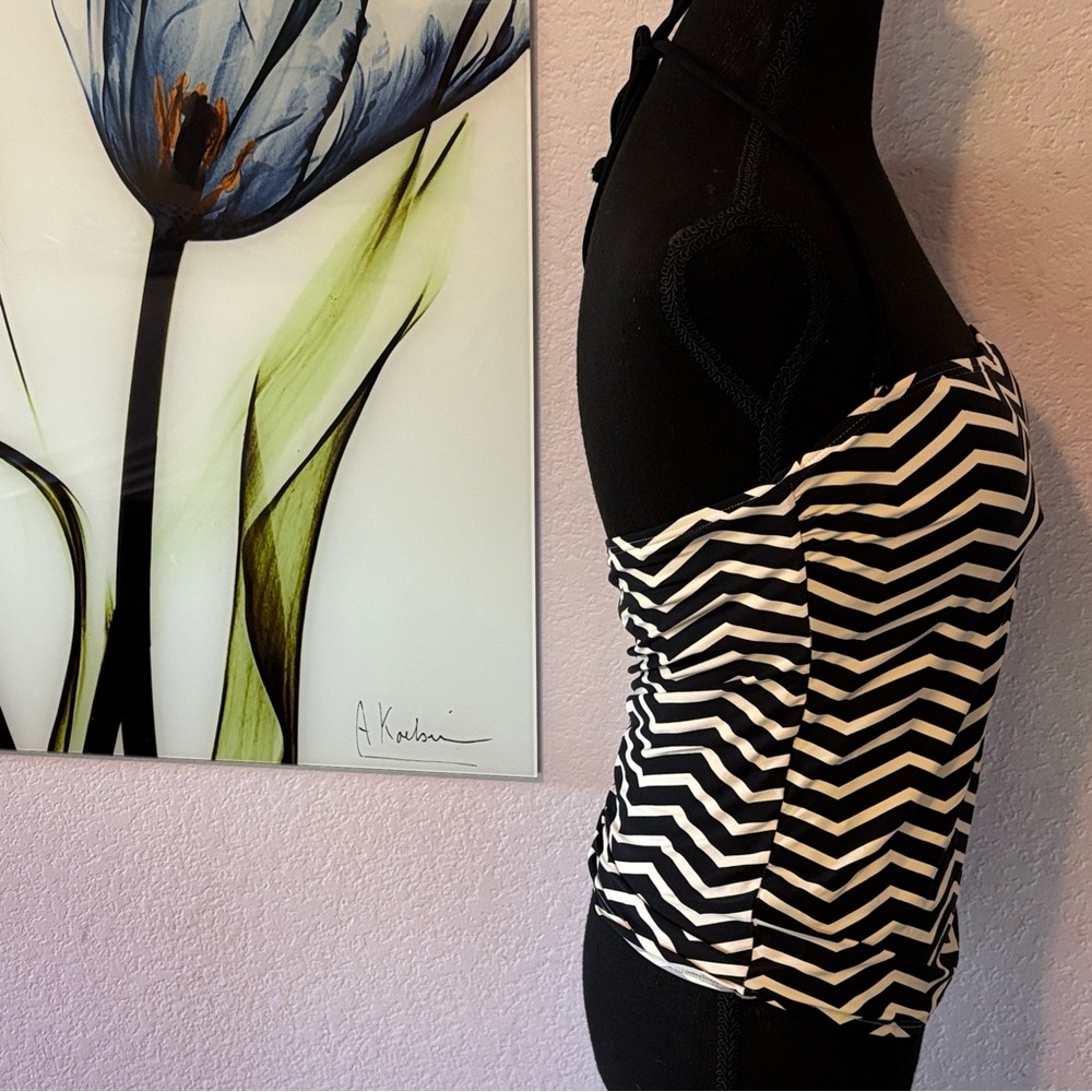 bathing suit top size medium - Picture 3 of 5